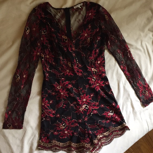 Long sleeve sleeve black, red, & gold lace romper - Picture 3 of 4